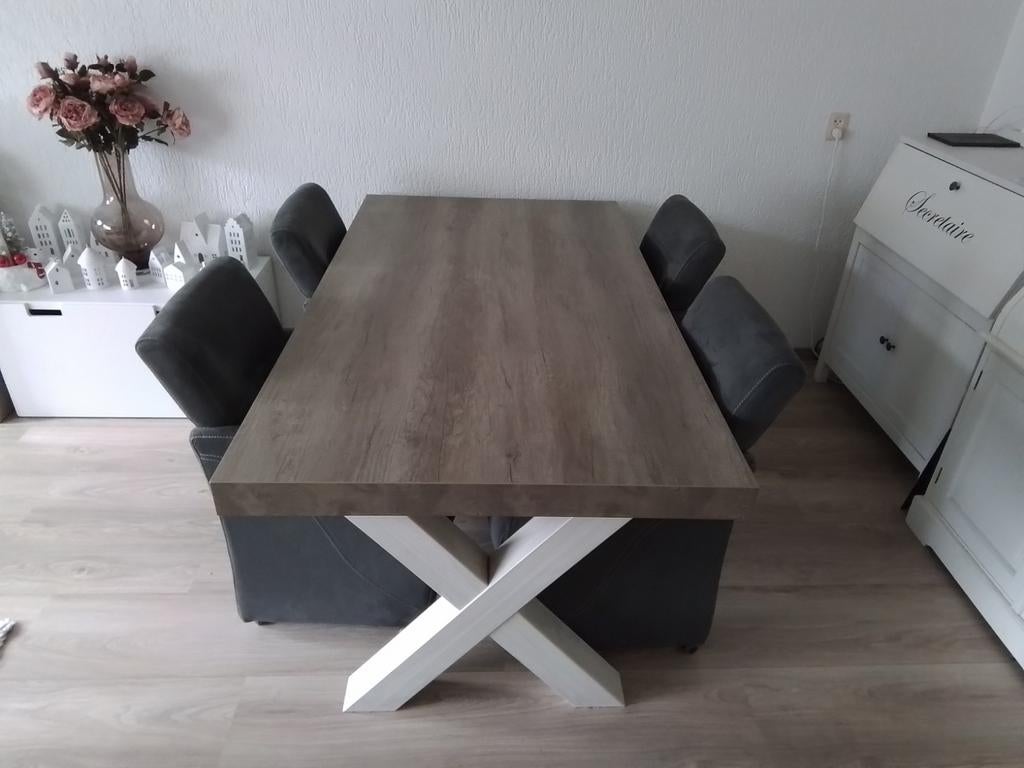 Eettafel met bijpassende stoelen., Huis en Inrichting, Complete inboedels, Ophalen