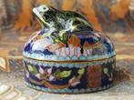 Mooi antiek Chinees cloisonne doosje met een kikker 6,3 cm., Antiek en Kunst, Ophalen of Verzenden