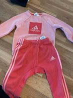 Kinder trainingspak Adidas, Kinderen en Baby's, Babykleding | Maat 86, Meisje, Ophalen of Verzenden, Zo goed als nieuw, Setje