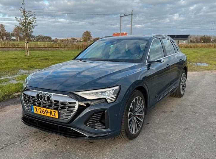 Audi Q8 e-tron 55 Quattro 115kWh 2023, Lage km, BTW, Luchtv, Auto's, Audi, Bedrijf, Q8 e-tron, 360° camera, 4x4, ABS, Achteruitrijcamera