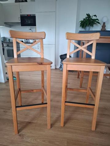 Twee Ikea Ingolf barkrukken beschikbaar voor biedingen