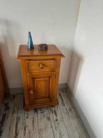 2 gratis kastjes van eikenhout. beschikbaar voor biedingen