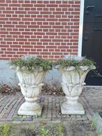 Twee dezelfde tuinvazen in tulpmodel, Tuin en Terras, Ophalen, Zo goed als nieuw