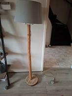 Houten Staande Lamp met Lampenkap, Huis en Inrichting, Lampen | Vloerlampen, Ophalen, Hout, Rustiek, Zo goed als nieuw
