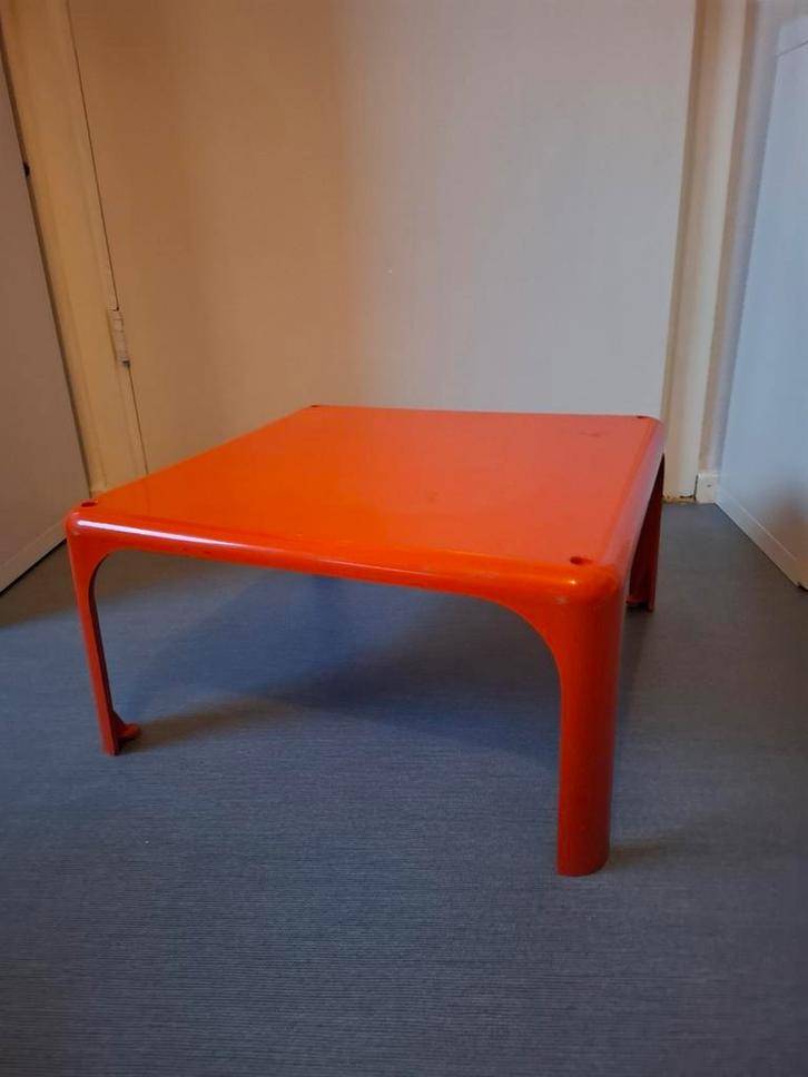 Artimide vico magistretti design klassieker tafel, Huis en Inrichting, Tafels | Bijzettafels, Zo goed als nieuw, Rond, 45 tot 60 cm