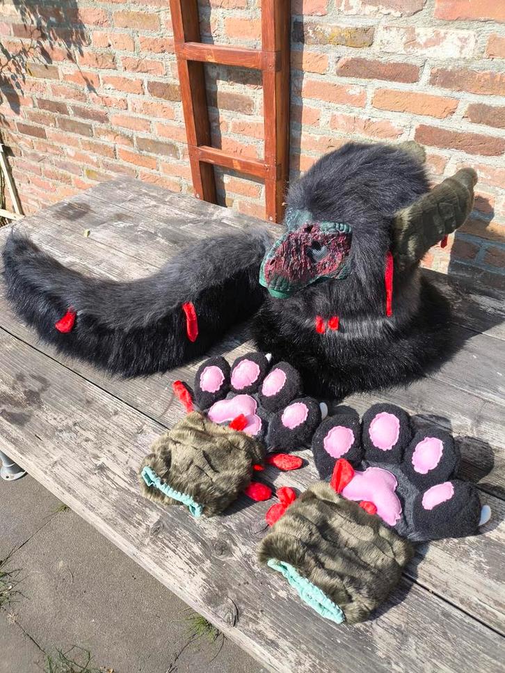 Fursuit partial dino mask head, handpaws, tail, Hobby en Vrije tijd, Feestartikelen, Zo goed als nieuw, Ophalen of Verzenden