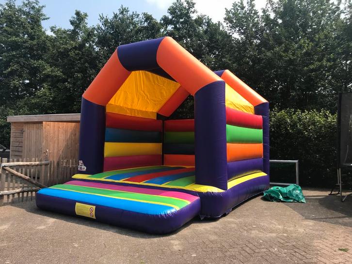 Springkussen Regenboog 5x4x4 m te huur, Kinderen en Baby's, Speelgoed | Buiten | Springkussens, Gebruikt, Ophalen