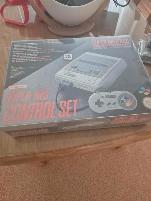 Snes Nintendo boxed  1x gespeeld  helemaal als nieuw, Spelcomputers en Games, Spelcomputers | Nintendo Super NES, Nieuw, Met 1 controller