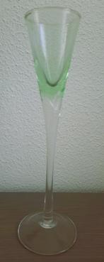 groen likeurglas - gegoten glas, Antiek en Kunst, Antiek | Glas en Kristal, Ophalen of Verzenden
