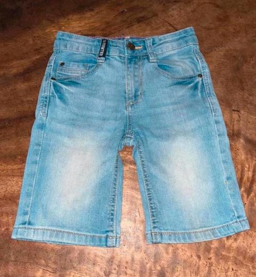 Korte broek mt 116 spijkerbroek, Kinderen en Baby's, Kinderkleding | Maat 116, Zo goed als nieuw, Jongen, Broek, Ophalen of Verzenden