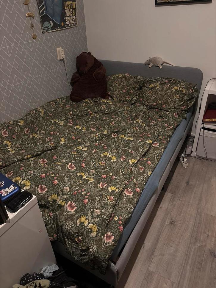 IKEA (Slattum) Twijfelaar Bed + Lattenbodem & Matras, Huis en Inrichting, Slaapkamer | Bedden, Gebruikt, Twijfelaar, 140 cm, 200 cm