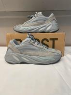 Yeezy Boost 700 V2 Hospital Blue - EU 42 2/3, Overige kleuren, Ophalen of Verzenden, Yeezy, Sneakers of Gympen