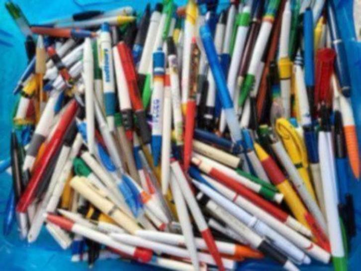 Bijna 2000 pennen, Verzamelen, Pennenverzamelingen, Zo goed als nieuw, Balpen, Overige merken, Ophalen