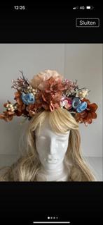 Beige Haarband Bloemen & Veren - Carnaval, Ophalen of Verzenden, Nieuw, One size fits all, Hoed