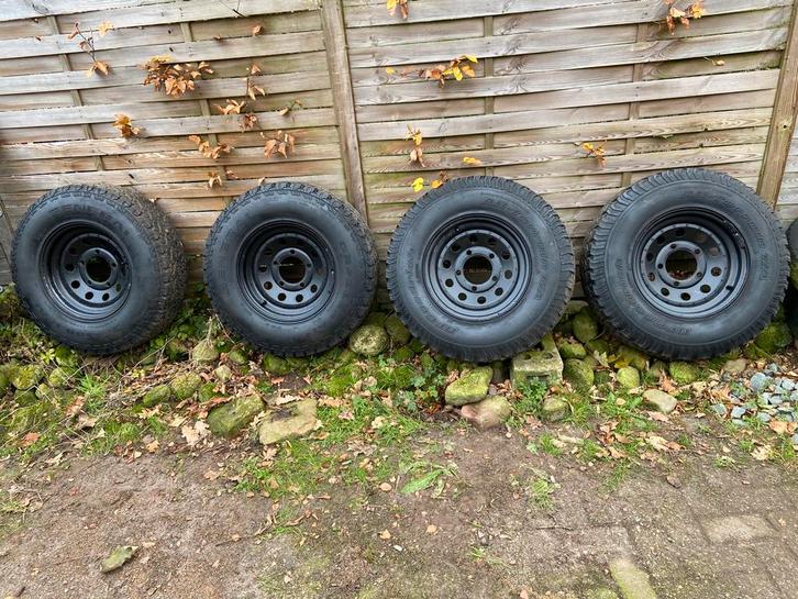 Drie sets LR Defender all season terreinbanden met velgen, Auto-onderdelen, Banden en Velgen, Band(en), All Season, Bestelwagen