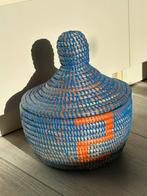 Afrikaanse rieten mand, Huis en Inrichting, Woonaccessoires | Schalen en Manden, Ophalen of Verzenden, Zo goed als nieuw