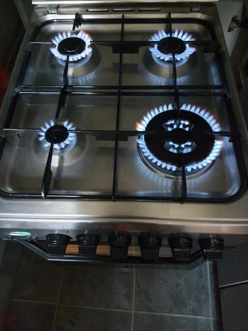 Indesit Gasfornuis met elektrische heteluchtoven Werkt Super, Witgoed en Apparatuur, Fornuizen, Zo goed als nieuw, Vrijstaand