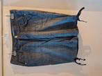 DKNY Jeans denim korte broek maat 10 (40/42), Ophalen of Verzenden, Zo goed als nieuw, Blauw