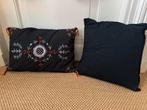 Twee zwarte Ikea kussens zgan - samen 5 euro, Huis en Inrichting, Woonaccessoires | Kussens, Ophalen, Zo goed als nieuw, Zwart