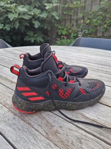 Adidas Basketbalschoenen EU maat 42/43 UK maat 8,5 ZGAN beschikbaar voor biedingen