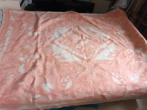 Grote wollen deken roze bloemen roos. 220-178cm vintage, Huis en Inrichting, Woonaccessoires | Plaids en Woondekens, Zo goed als nieuw