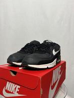 ALS NIEUW + DOOS! Maat 45 - Nike Air Max 90 Iron Grey, Kleding | Heren, Schoenen, Overige kleuren, Verzenden, Nike, Nike