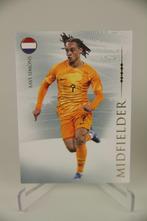 056 Xavi Simons MIDFIELDER Futera Nostalgia, Nieuw, Ophalen of Verzenden, Poster, Plaatje of Sticker