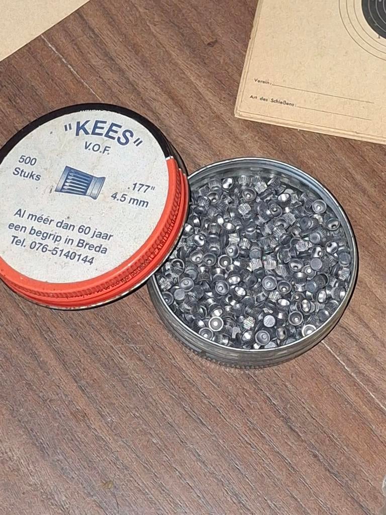 Bukskogeltjes 4.5 mm, kogelvanger, targets., Ophalen, 2 euro