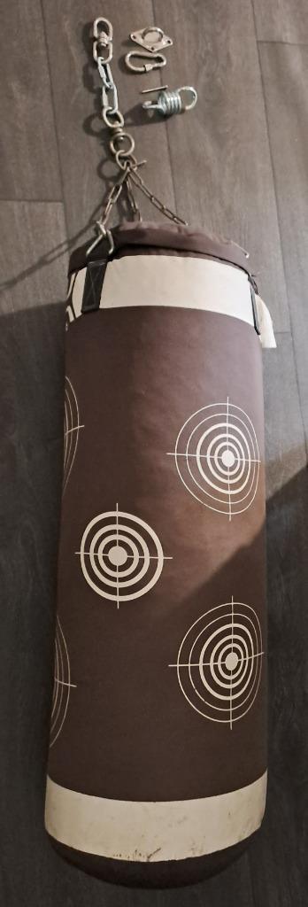 Bokszak en ophangsysteem beschikbaar voor biedingen