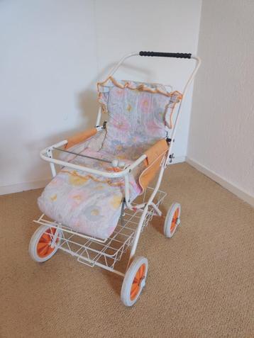 Vintage inklapbare Bayer poppenwagen beschikbaar voor biedingen