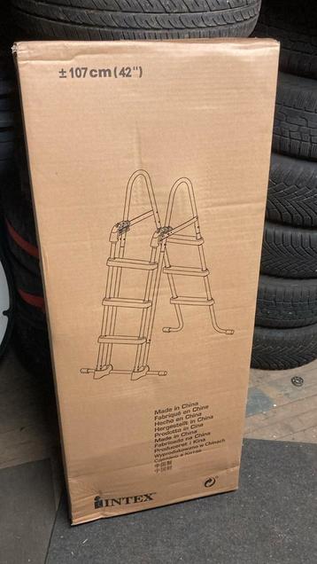 Nieuw zwembad trapje beschikbaar voor biedingen