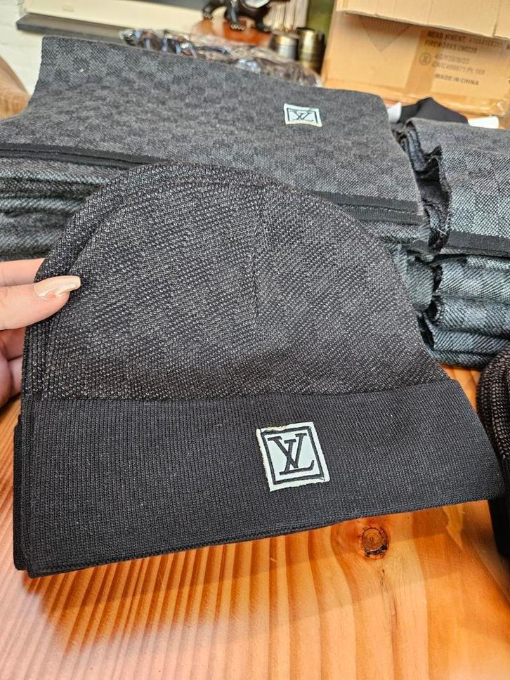 Nieuwe LV Muts & Sjaal - OP=OP!, Kleding | Heren, Hoeden en Petten, Nieuw, Hoed, One size fits all, Ophalen of Verzenden