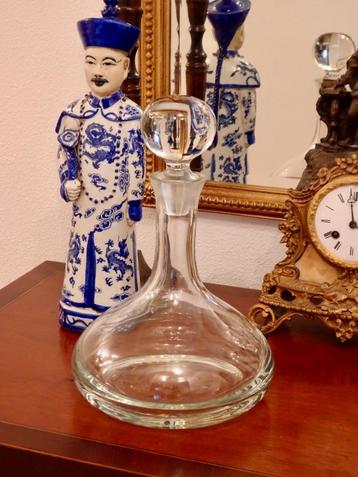 Mooie grote karaf beschikbaar voor biedingen