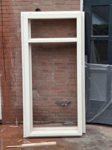 Houten Raamkozijn met Bovenlicht beschikbaar voor biedingen