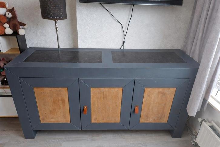 Sterke dressoirkast, Huis en Inrichting, Kasten | Dressoirs, Gebruikt, 25 tot 50 cm, Met plank(en), Ophalen