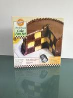 Wilton Checkerboard Cake Pan Set - Nieuw!, Verzenden, Nieuw, Taarten, Bakvorm