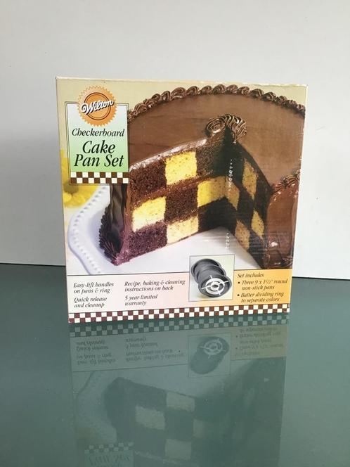 Wilton Checkerboard Cake Pan Set - Nieuw!, Hobby en Vrije tijd, Taarten en Cupcakes maken, Nieuw, Bakvorm, Taarten, Verzenden