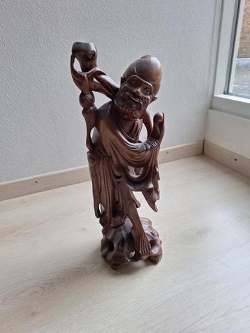 mooi houten beeld beschikbaar voor biedingen