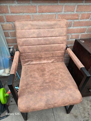  2 stoelen  beschikbaar voor biedingen