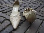 GRATIS VERZENDEN NIEUWE BEIGE LEREN FIRETTI PUMPS 39, Verzenden, Beige, Nieuw, Schoenen met lage hakken
