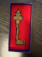 Disney attraction key (Sleutel) - Hotel New Port Bay - LE, Ophalen of Verzenden, Overige figuren, Nieuw, Beeldje of Figuurtje