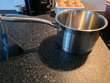 Te koop: pan of melkpan 14 cm met steel beschikbaar voor biedingen