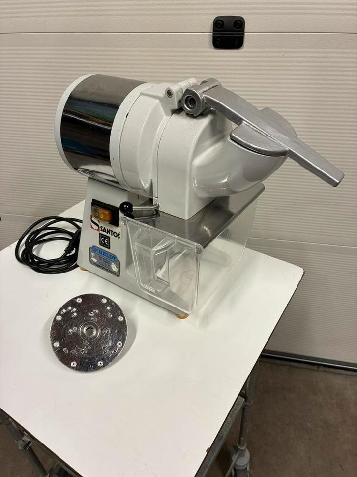 Te koop profesionele santos kaasrasp met 2 messen, Huis en Inrichting, Keuken | Keukenbenodigdheden, Zo goed als nieuw, Ophalen