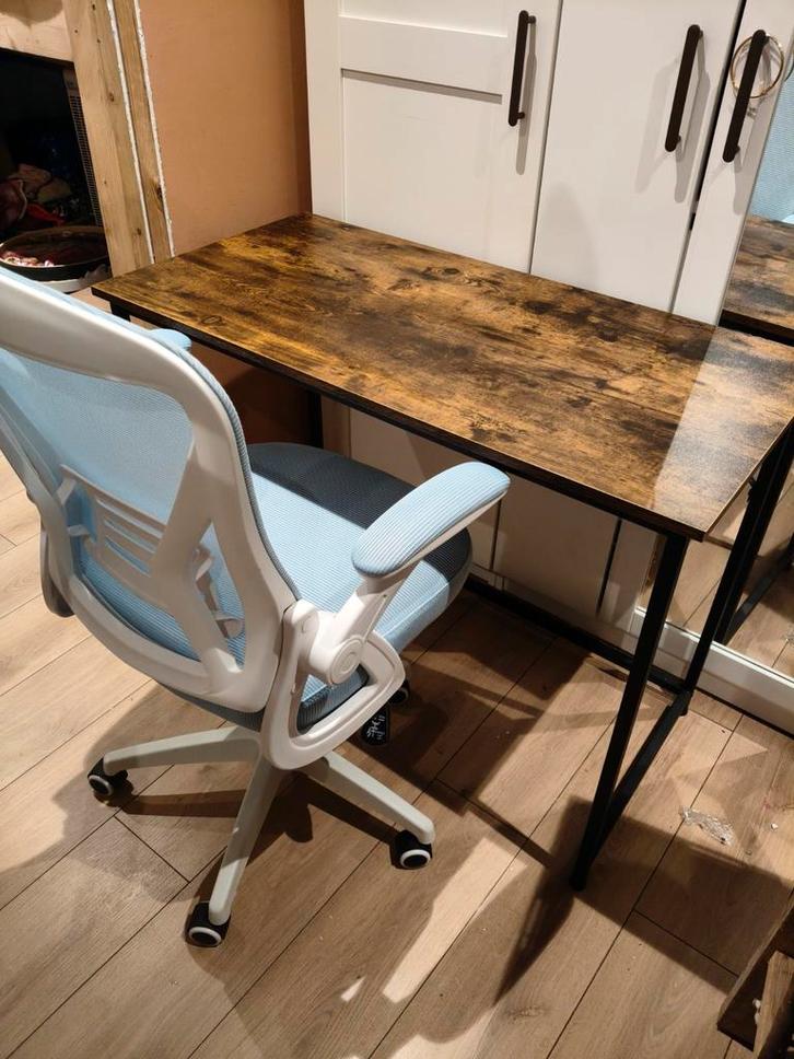 Bureau met bureaustoel, Huis en Inrichting, Bureaus, Zo goed als nieuw, Bureau, In hoogte verstelbaar, Met wielen, Ophalen