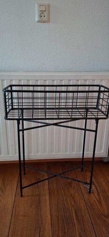 Metalen Plantenstandaard beschikbaar voor biedingen