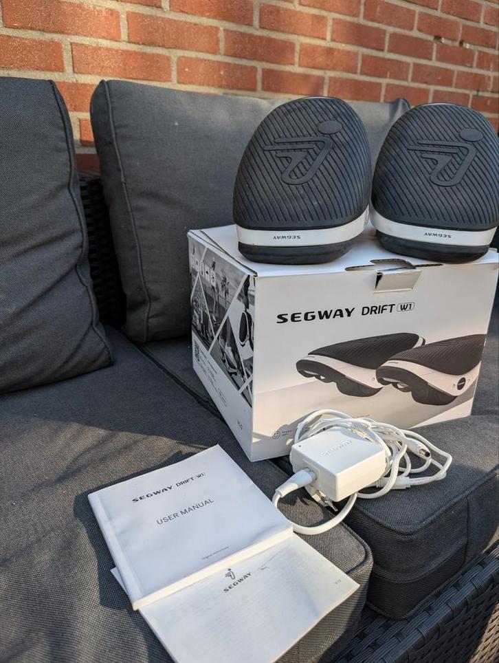 Segway Drift W1 Hover Shoes – Compleet met oplader en handle, Sport en Fitness, Skateboarden, Zo goed als nieuw, Ophalen