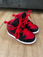 Nike Air Jordan Mid zwart/rood maat 23,5, Kinderen en Baby's, Kinderkleding | Schoenen en Sokken, Ophalen of Verzenden, Zo goed als nieuw