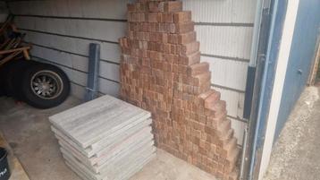 14 nieuwe 60x60x4cm en 375 beton waaltjes. beschikbaar voor biedingen