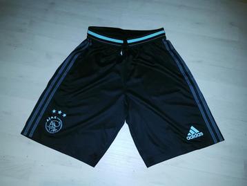 Ajax UIT Short! Seizoen 16/17! Mt 152! beschikbaar voor biedingen