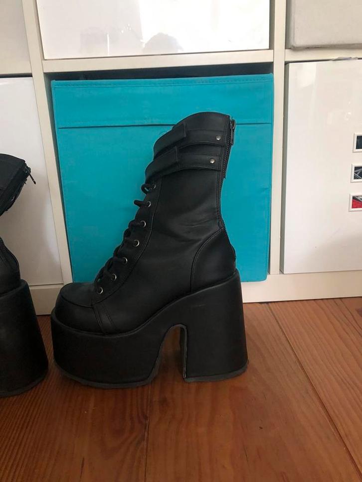 Demonia camel 250, Kleding | Dames, Schoenen, Zo goed als nieuw, Sneakers of Gympen, Zwart, Ophalen of Verzenden